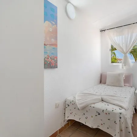 Milena Villa *